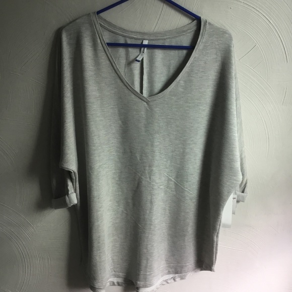 Tresics Tops - Tresics light Gray oversized NWT top 3/4Sleeve Med